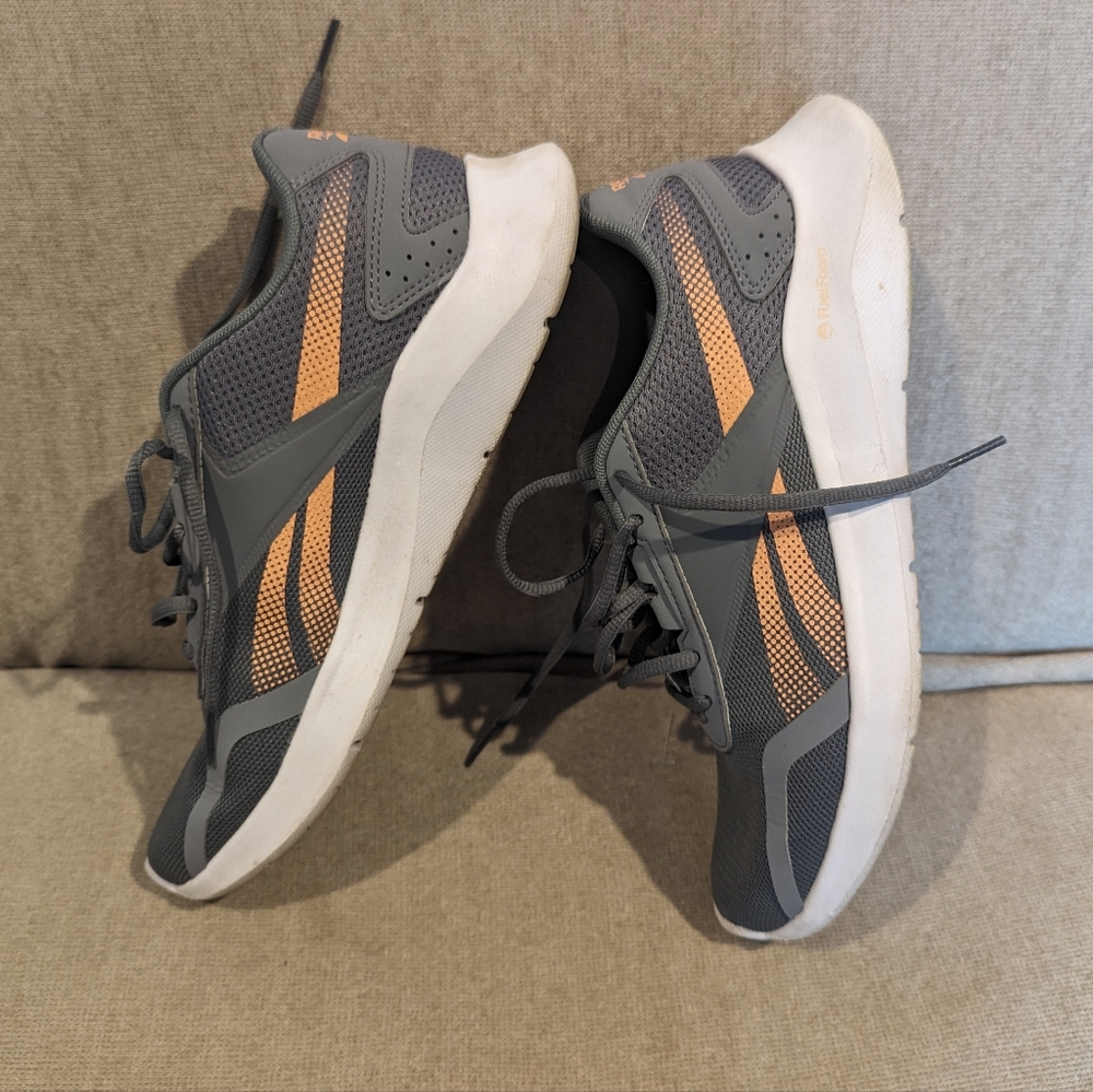 Reebok Women's Energylux 2.0 Running Shoe, grey and sunglow, size 8